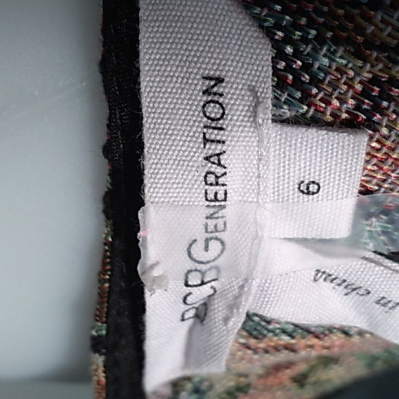 FLORAL TAPESTRY SLEEVELESS TOP BCBGeneration - Picture 8 of 10